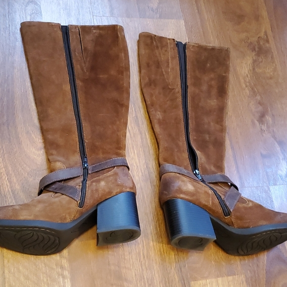 Dakota BOC by Born distressed brown suede riding boots size 8 - Picture 11 of 13